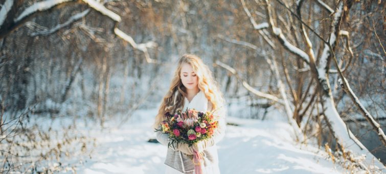 svatba v zimních svatebních šatech